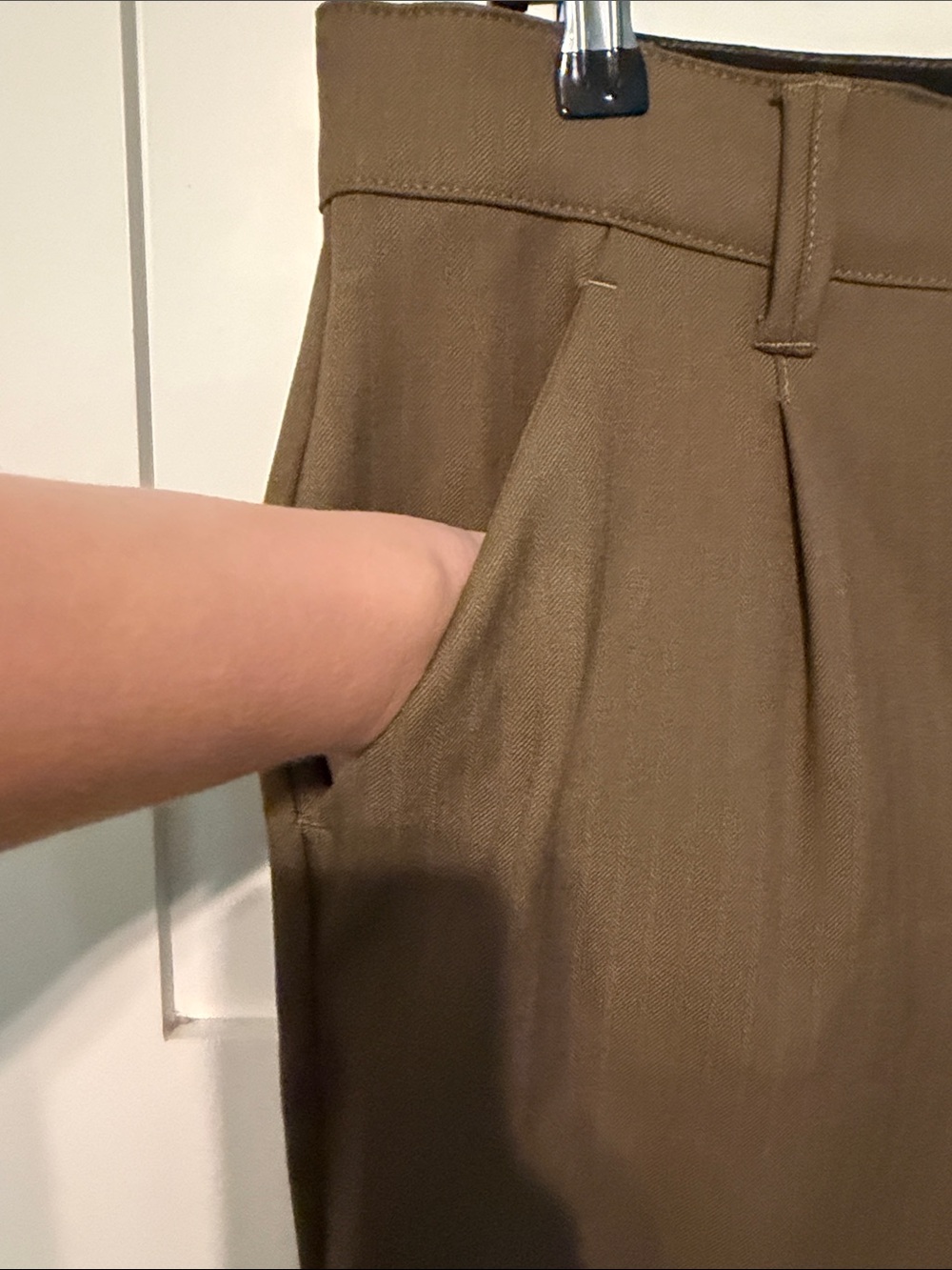 Democracy “Ab Solution” Straight-Leg Pleated Trousers in Olive Brown - Picture 10 of 12